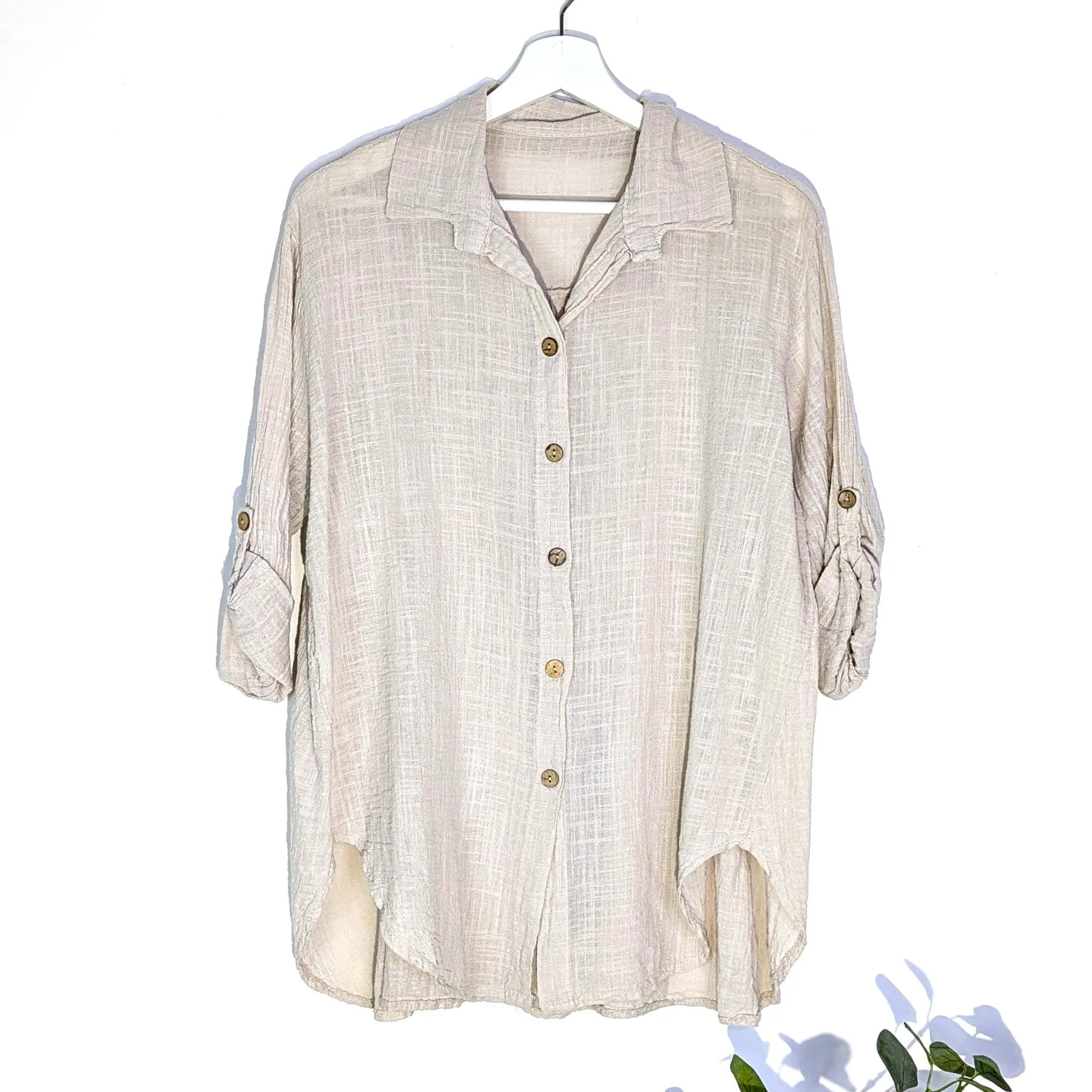 Flattering light weight cotton shirt with coco buttons (M-L)