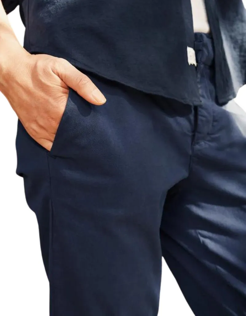 Frank & Eileen Wicklow The Italian Chino in Vintage Navy (Italian Performance Twill)
