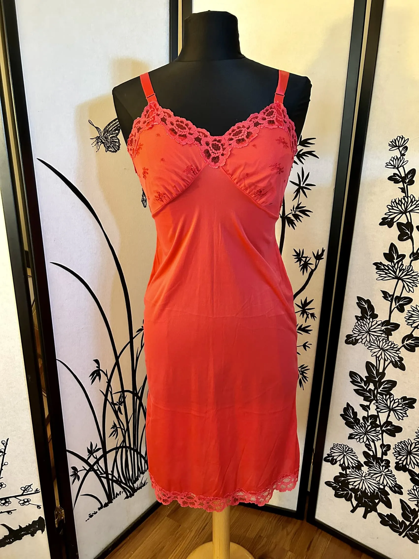 Vintage red hottt sexxxy lace slip